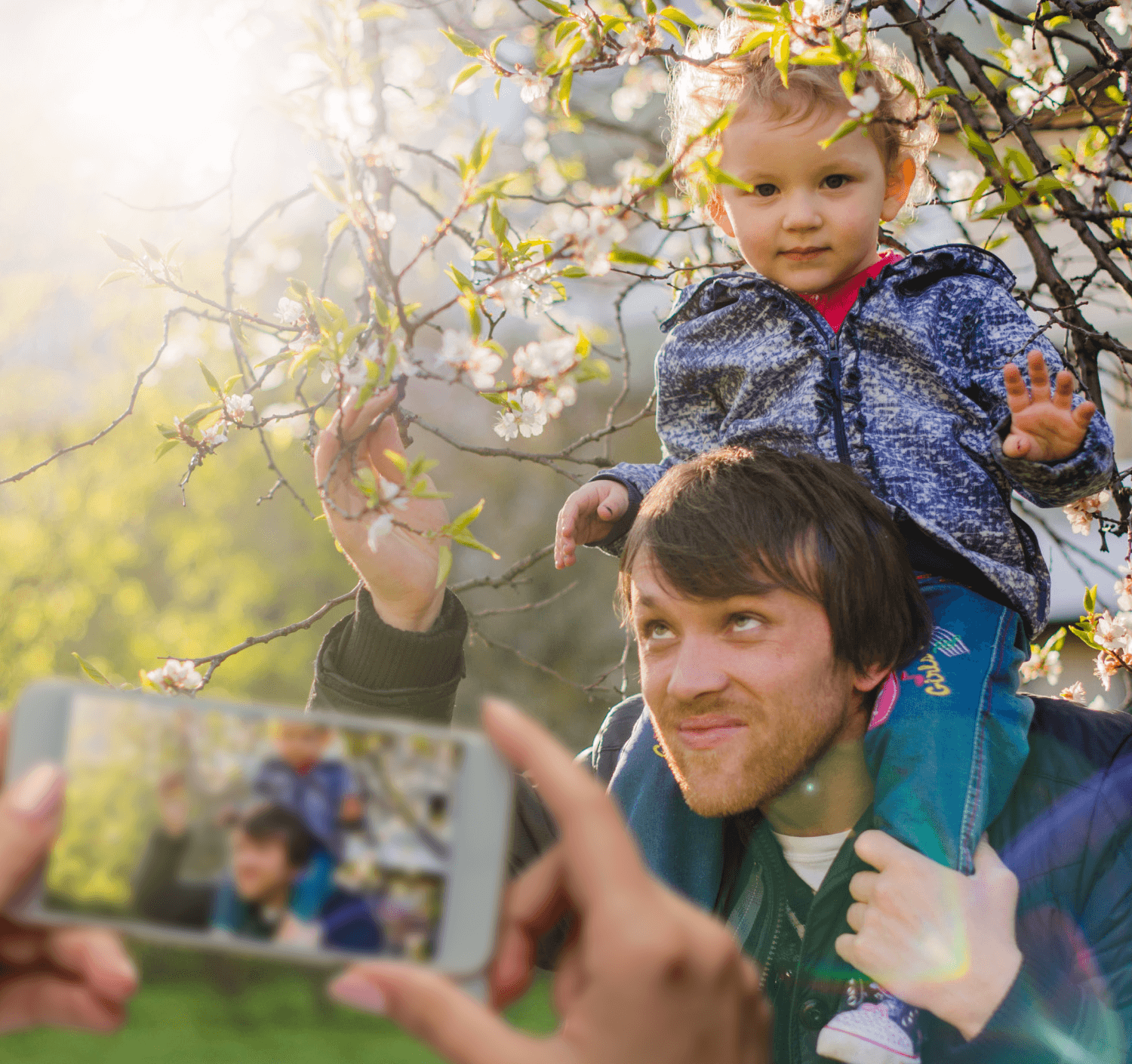 Die ganze Familie steuert <br> die Uhr über die App